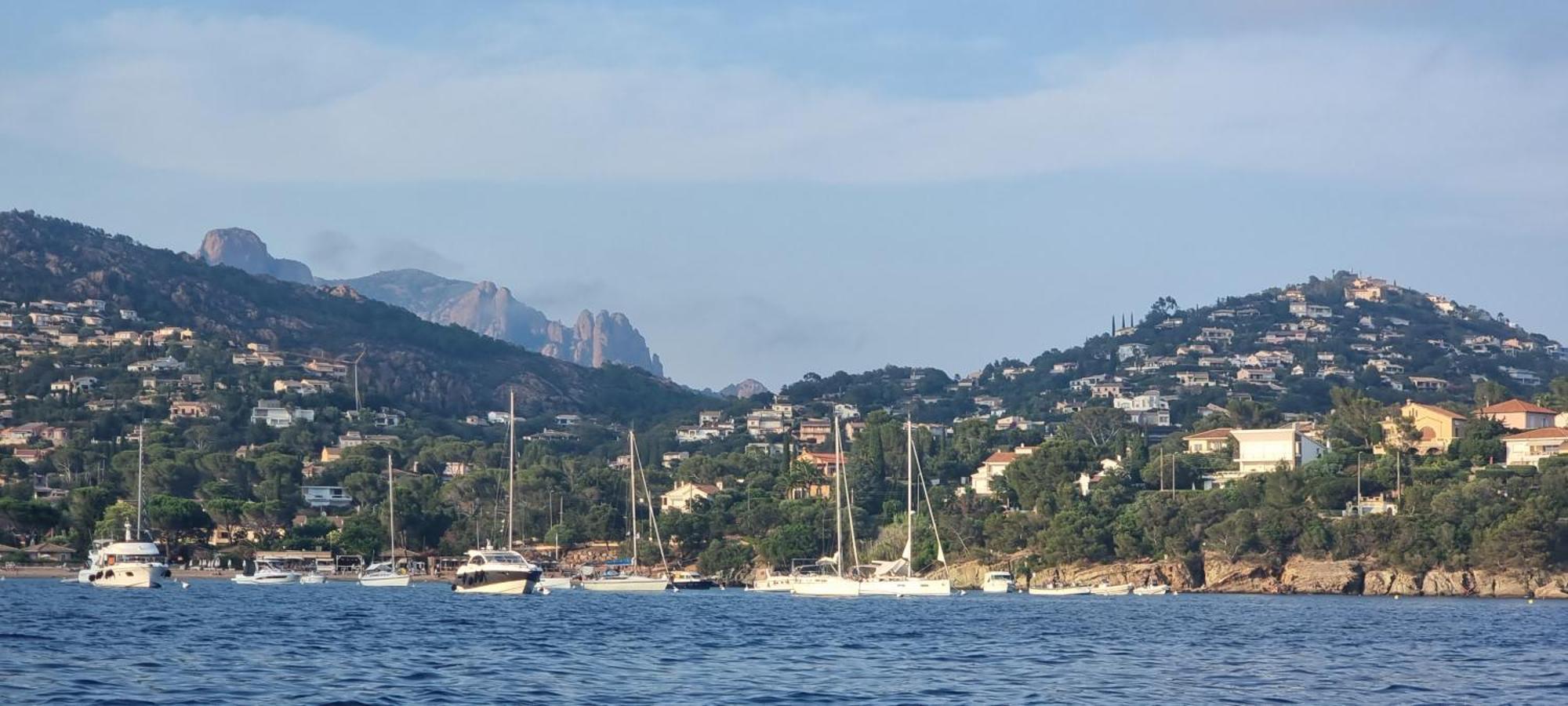 Agay Cap Esterel Village Allee Fleurs - F2 Clim Vue Golf Et Mer - Grande Terrasse Plein Sud Saint-Raphaël 外观 照片