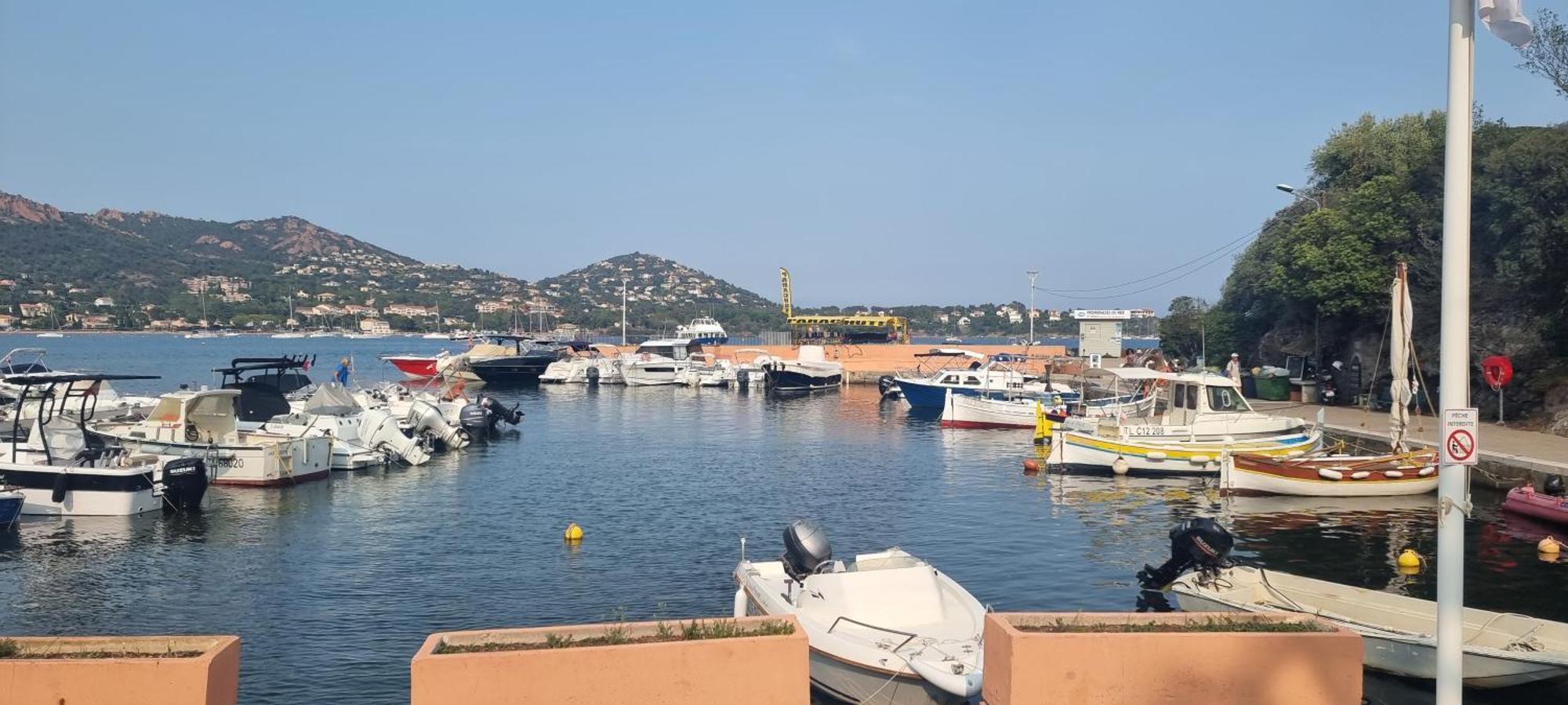 Agay Cap Esterel Village Allee Fleurs - F2 Clim Vue Golf Et Mer - Grande Terrasse Plein Sud Saint-Raphaël 外观 照片