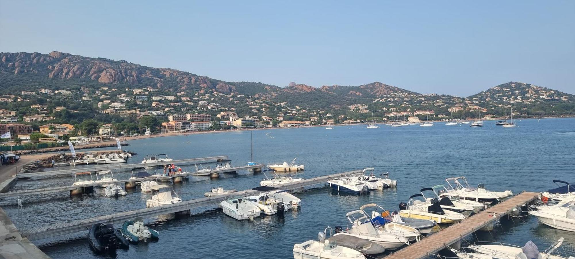 Agay Cap Esterel Village Allee Fleurs - F2 Clim Vue Golf Et Mer - Grande Terrasse Plein Sud Saint-Raphaël 外观 照片