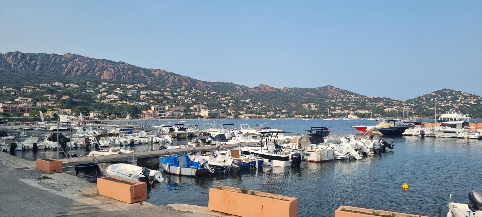 Agay Cap Esterel Village Allee Fleurs - F2 Clim Vue Golf Et Mer - Grande Terrasse Plein Sud Saint-Raphaël 外观 照片