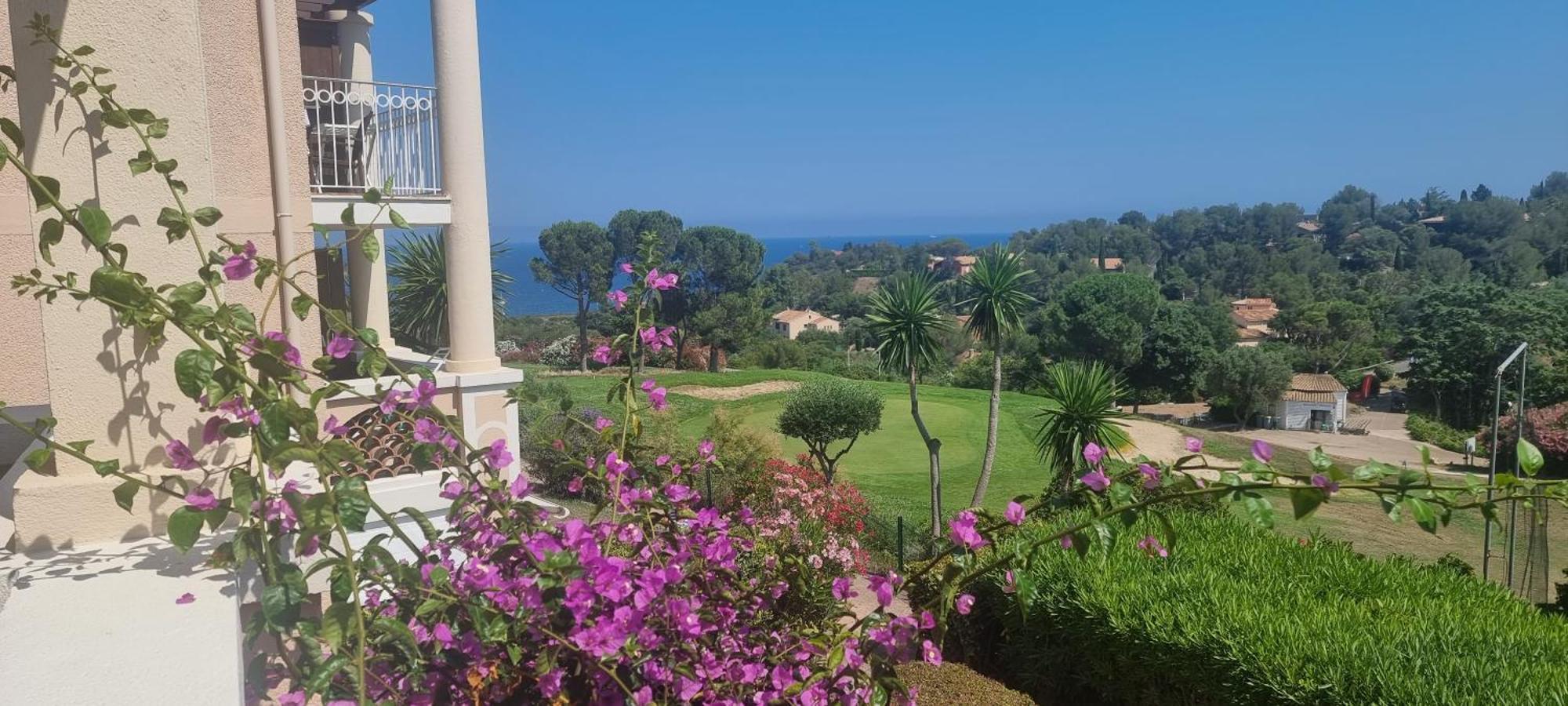 Agay Cap Esterel Village Allee Fleurs - F2 Clim Vue Golf Et Mer - Grande Terrasse Plein Sud Saint-Raphaël 外观 照片