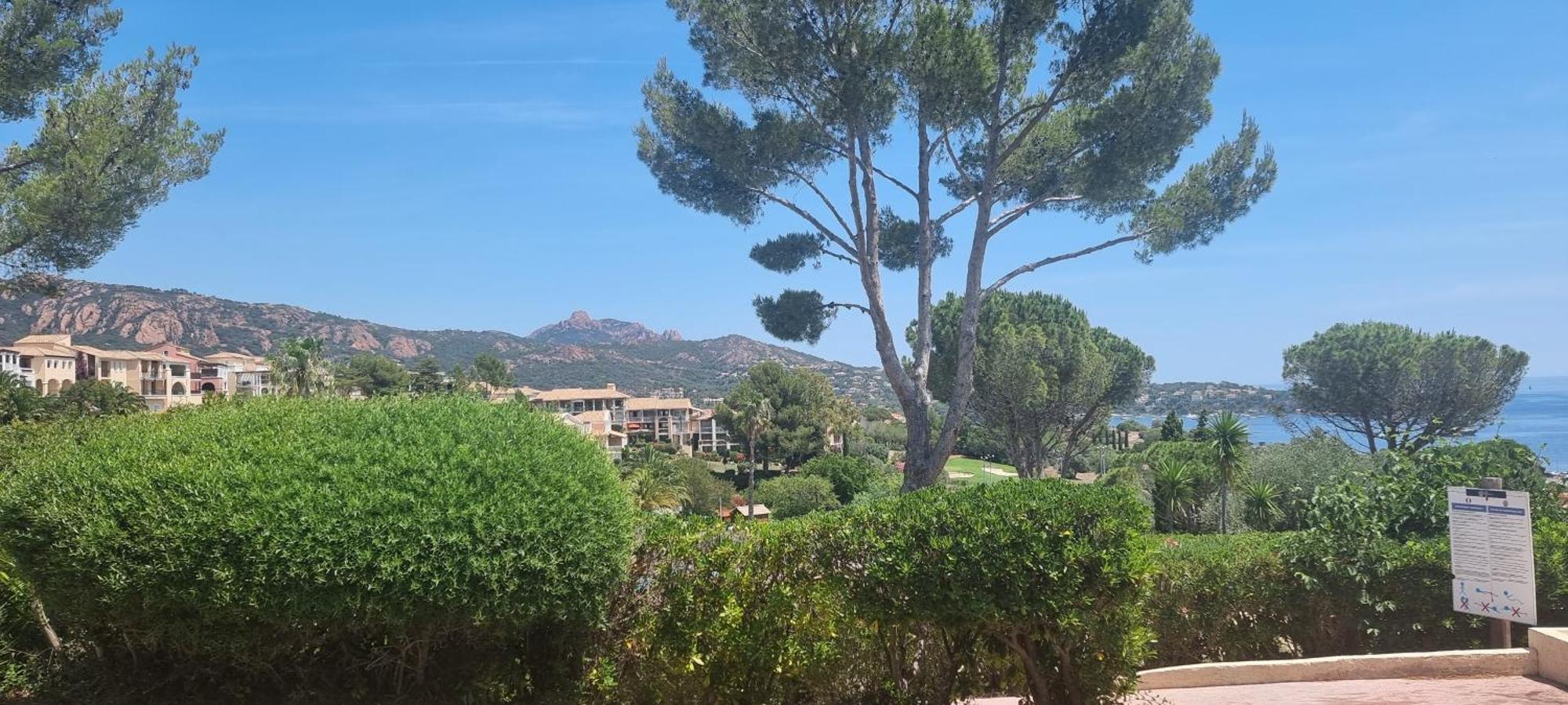 Agay Cap Esterel Village Allee Fleurs - F2 Clim Vue Golf Et Mer - Grande Terrasse Plein Sud Saint-Raphaël 外观 照片