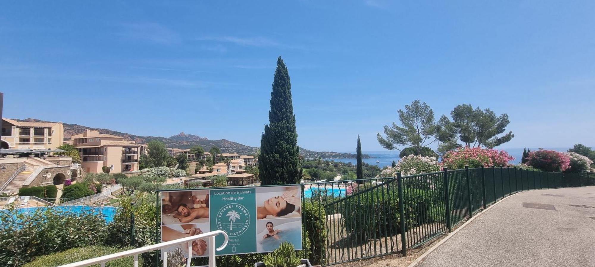 Agay Cap Esterel Village Allee Fleurs - F2 Clim Vue Golf Et Mer - Grande Terrasse Plein Sud Saint-Raphaël 外观 照片