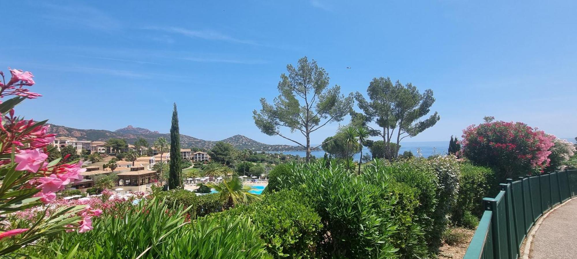 Agay Cap Esterel Village Allee Fleurs - F2 Clim Vue Golf Et Mer - Grande Terrasse Plein Sud Saint-Raphaël 外观 照片