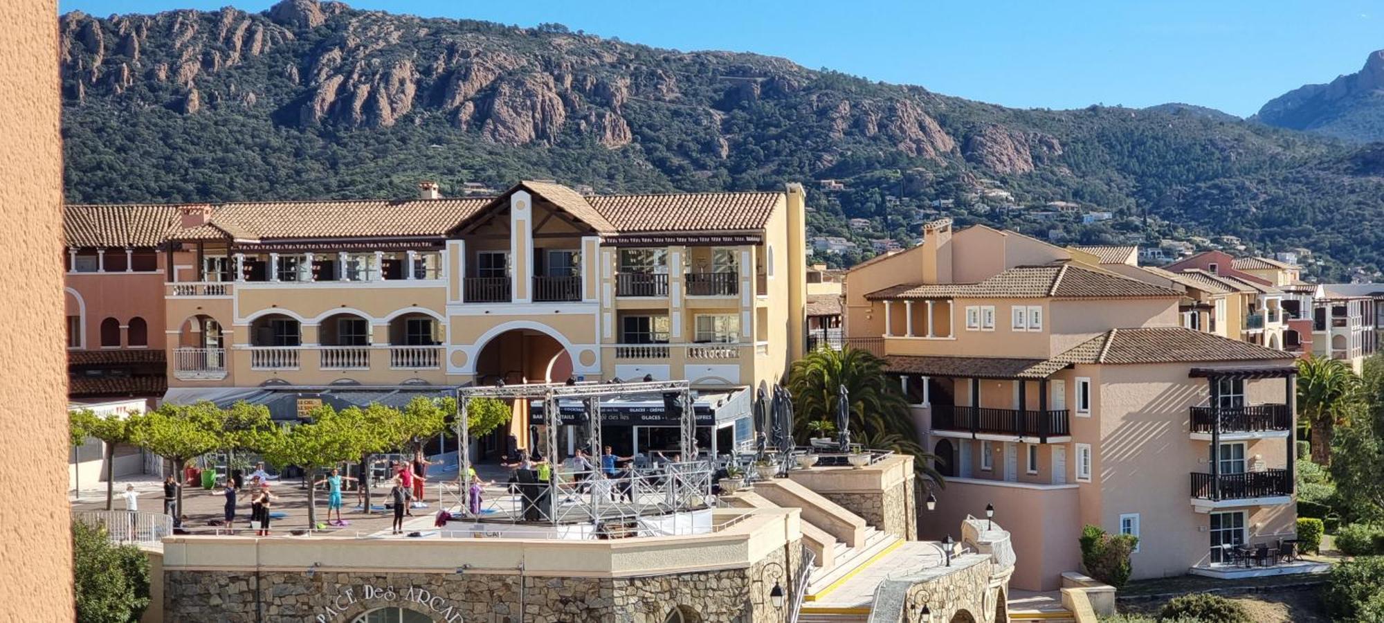 Agay Cap Esterel Village Allee Fleurs - F2 Clim Vue Golf Et Mer - Grande Terrasse Plein Sud Saint-Raphaël 外观 照片