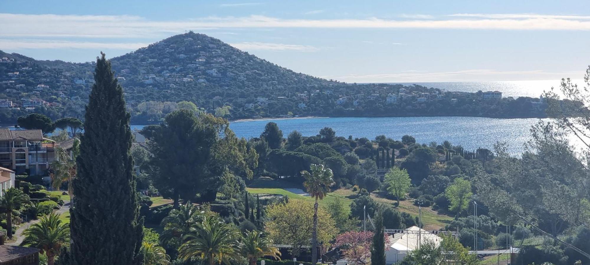 Agay Cap Esterel Village Allee Fleurs - F2 Clim Vue Golf Et Mer - Grande Terrasse Plein Sud Saint-Raphaël 外观 照片